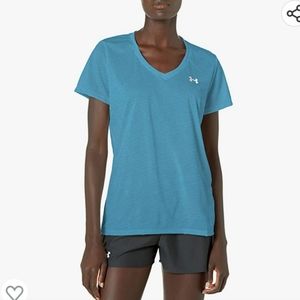EUC Under Armour Heat Gear teal v-neck workout top
